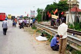 Mẹ tử vong, con nguy kịch khi qua đường ngang tự mở trái phép Mẹ tử vong, con nguy kịch khi qua đường ngang tự mở trái phép