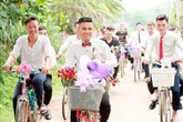 Màn rước dâu bằng kiểu xe đạp có từ thời "ông bà tôi" của chú rể Vĩnh Phúc gây xôn xao Màn rước dâu bằng kiểu xe đạp có từ thời "ông bà tôi" của chú rể Vĩnh Phúc gây xôn xao