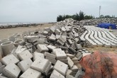 Huyện Quảng Xương (Thanh Hóa): Đê kè biển dở dang, người dân lo lắng Huyện Quảng Xương (Thanh Hóa): Đê kè biển dở dang, người dân lo lắng