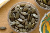 Bất ngờ loại hạt màu xanh 6 triệu/kg, nhà giàu Hà Nội đang săn tìm Bất ngờ loại hạt màu xanh 6 triệu/kg, nhà giàu Hà Nội đang săn tìm
