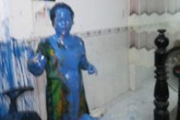 Công an xác minh vụ nữ giám đốc bị kẻ lạ mặt dội sơn vào người Công an xác minh vụ nữ giám đốc bị kẻ lạ mặt dội sơn vào người