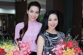 Tưởng đã 'ngó lơ' đối phương nhưng Lệ Quyên vẫn thể hiện sự quan tâm tới Hà Hồ thông qua hành động này Tưởng đã 'ngó lơ' đối phương nhưng Lệ Quyên vẫn thể hiện sự quan tâm tới Hà Hồ thông qua hành động này