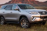 Mua ô tô đắt thêm trăm triệu: Dân buôn cò quay, khách hàng ấm ức Mua ô tô đắt thêm trăm triệu: Dân buôn cò quay, khách hàng ấm ức