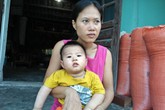 Xót xa cảnh mẹ mắc bệnh động kinh nuôi con bại não Xót xa cảnh mẹ mắc bệnh động kinh nuôi con bại não