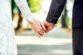 Trào nước mắt khi nhận được quà cưới từ người vợ quá cố Trào nước mắt khi nhận được quà cưới từ người vợ quá cố