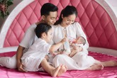 Khánh Thi - Phan Hiển chia nhau chăm sóc hai con Khánh Thi - Phan Hiển chia nhau chăm sóc hai con