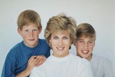 Lời hứa cảm động của William dành cho Công nương Diana: "Khi trở thành vua, con sẽ lấy lại tước hiệu hoàng gia cho mẹ" Lời hứa cảm động của William dành cho Công nương Diana: "Khi trở thành vua, con sẽ lấy lại tước hiệu hoàng gia cho mẹ"