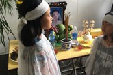 Quặn thắt trước cảnh hai chị em mồ côi cả bố mẹ vì tai nạn giao thông Quặn thắt trước cảnh hai chị em mồ côi cả bố mẹ vì tai nạn giao thông