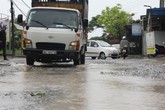 Dân khốn khổ vì “bẫy tử thần” sau mưa ở Hải Phòng Dân khốn khổ vì “bẫy tử thần” sau mưa ở Hải Phòng