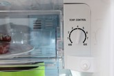 Tại sao tủ lạnh lại có 2 nút điều chỉnh nhiệt độ? Tại sao tủ lạnh lại có 2 nút điều chỉnh nhiệt độ?