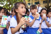 Vinamilk và 76.500 ly sữa nhân ái tới trẻ em tỉnh Vĩnh Long Vinamilk và 76.500 ly sữa nhân ái tới trẻ em tỉnh Vĩnh Long