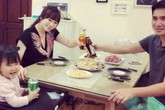 Cuộc sống bên vợ đẹp con xinh của BTV Quốc Khánh lúc không lên sóng Cuộc sống bên vợ đẹp con xinh của BTV Quốc Khánh lúc không lên sóng