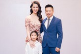 Chồng con hạnh phúc chúc mừng Dương Thùy Linh đăng quang Mrs Worldwide Chồng con hạnh phúc chúc mừng Dương Thùy Linh đăng quang Mrs Worldwide