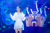 Minh Hằng xuất hiện lộng lẫy sau khi bị chê hát yếu và phẫu thuật gọt cằm Minh Hằng xuất hiện lộng lẫy sau khi bị chê hát yếu và phẫu thuật gọt cằm
