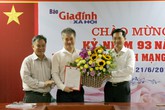 Bổ nhiệm nhà báo Trần Tuấn Linh giữ chức vụ Tổng Biên tập Báo Gia đình và Xã hội Bổ nhiệm nhà báo Trần Tuấn Linh giữ chức vụ Tổng Biên tập Báo Gia đình và Xã hội
