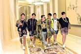 Đàm Vĩnh Hưng bức xúc với người chê MV Hello: Đôi bên cùng “có lợi”? Đàm Vĩnh Hưng bức xúc với người chê MV Hello: Đôi bên cùng “có lợi”?