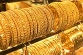 Nghịch lý tháng cô hồn: Cửa hàng vàng miếng ế ẩm, cửa hàng vàng mã hốt bạc Nghịch lý tháng cô hồn: Cửa hàng vàng miếng ế ẩm, cửa hàng vàng mã hốt bạc