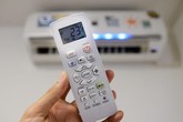 Dùng suốt ngày nhưng ít ai biết hết những biểu tượng "lạ" mà cực hay trên điều khiển điều hòa Dùng suốt ngày nhưng ít ai biết hết những biểu tượng "lạ" mà cực hay trên điều khiển điều hòa
