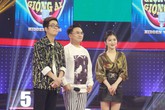 Mai Tài Phến cười gượng khi thấy Bùi Anh Tuấn ôm Hương Tràm Mai Tài Phến cười gượng khi thấy Bùi Anh Tuấn ôm Hương Tràm