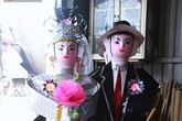Thủ phủ vàng mã lớn nhất Hà Nội bán "cô dâu, chú rể" và cả "osin" cao cấp để đốt cho người cõi âm Thủ phủ vàng mã lớn nhất Hà Nội bán "cô dâu, chú rể" và cả "osin" cao cấp để đốt cho người cõi âm
