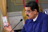 Cả chồng tiền mới mua nổi cuộn giấy vệ sinh ở Venezuela Cả chồng tiền mới mua nổi cuộn giấy vệ sinh ở Venezuela
