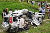 Hé lộ nguyên nhân ban đầu vụ tàu hỏa đâm xe ô tô khiến 4 người thương vong ở Nghệ An Hé lộ nguyên nhân ban đầu vụ tàu hỏa đâm xe ô tô khiến 4 người thương vong ở Nghệ An
