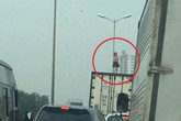 Hà Nội: Phát hiện một cô gái vô tư nhảy múa trên thùng container đang chạy tốc độ cao Hà Nội: Phát hiện một cô gái vô tư nhảy múa trên thùng container đang chạy tốc độ cao