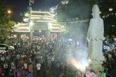 Người Sài Gòn người chen chân dự lễ Vu Lan chùa Vĩnh Nghiêm Người Sài Gòn người chen chân dự lễ Vu Lan chùa Vĩnh Nghiêm