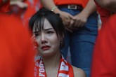 CĐV nữ rơi lệ khi Olympic Việt Nam vuột tấm HCĐ ASIAD CĐV nữ rơi lệ khi Olympic Việt Nam vuột tấm HCĐ ASIAD
