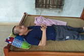 Cuộc sống bi đát của người chồng bệnh tật bị vợ hắt hủi Cuộc sống bi đát của người chồng bệnh tật bị vợ hắt hủi