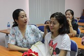 Mai Phương bật khóc vì xúc động trong ngày xuất viện, sau gần một tháng điều trị tích cực Mai Phương bật khóc vì xúc động trong ngày xuất viện, sau gần một tháng điều trị tích cực