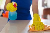 Chỉ với 5.000 đồng, bà nội trợ có thể đánh bay các vết bẩn cứng đầu trong "một nốt nhạc" Chỉ với 5.000 đồng, bà nội trợ có thể đánh bay các vết bẩn cứng đầu trong "một nốt nhạc"