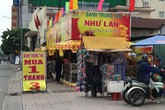 Bánh Trung thu 'mua 1 thành 3', khách hồ hởi xem rồi bức xúc bỏ đi Bánh Trung thu 'mua 1 thành 3', khách hồ hởi xem rồi bức xúc bỏ đi