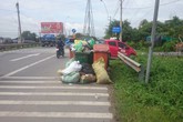 Gom rác độc hại, 3 công nhân nhập viện Gom rác độc hại, 3 công nhân nhập viện