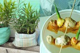 Cắm vài que tăm vào củ gừng đem ngâm nước, đảm bảo vài tháng sau có gừng ăn tẹt ga Cắm vài que tăm vào củ gừng đem ngâm nước, đảm bảo vài tháng sau có gừng ăn tẹt ga