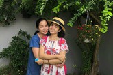 Mai Phương cười rạng rỡ khi được Ốc Thanh Vân đưa đi chơi quanh Sài Gòn Mai Phương cười rạng rỡ khi được Ốc Thanh Vân đưa đi chơi quanh Sài Gòn