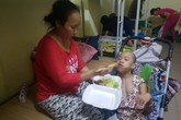 Xót xa những cảnh ngộ sau vụ cháy 19 căn nhà gần Bệnh viện Nhi Xót xa những cảnh ngộ sau vụ cháy 19 căn nhà gần Bệnh viện Nhi