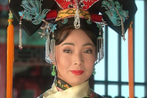 Cuộc đời của "Hoàng hậu độc ác" trong Hoàn Châu Cách Cách: Từng bị con gái chối bỏ, mang tiếng ác nữ suốt 20 năm Cuộc đời của "Hoàng hậu độc ác" trong Hoàn Châu Cách Cách: Từng bị con gái chối bỏ, mang tiếng ác nữ suốt 20 năm