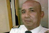 Nhiều tin đồn về đời tư gây sốc của cơ trưởng MH 370 được phát tán sau hơn 4 năm máy bay mất tích Nhiều tin đồn về đời tư gây sốc của cơ trưởng MH 370 được phát tán sau hơn 4 năm máy bay mất tích