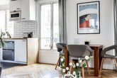Sử dụng nhiều gam màu trắng và nội thất gỗ, căn hộ 38m² đẹp hoàn hảo mọi góc nhìn Sử dụng nhiều gam màu trắng và nội thất gỗ, căn hộ 38m² đẹp hoàn hảo mọi góc nhìn