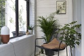 Sau cải tạo, căn phòng cũ nhạt nhẽo đã biến thành góc thư giãn ngập tràn ánh nắng với phong cách Scandinavian Sau cải tạo, căn phòng cũ nhạt nhẽo đã biến thành góc thư giãn ngập tràn ánh nắng với phong cách Scandinavian
