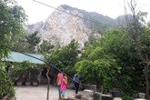 Huyện Tĩnh Gia, Thanh Hóa: Tính mạng người dân treo bên sườn núi Huyện Tĩnh Gia, Thanh Hóa: Tính mạng người dân treo bên sườn núi