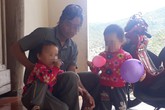 Nỗi buồn những đứa trẻ mang họ mẹ ở miền Tây xứ Nghệ Nỗi buồn những đứa trẻ mang họ mẹ ở miền Tây xứ Nghệ