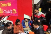 Gần 100 nữ công nhân mòn mỏi đợi tiền trợ cấp thôi việc Gần 100 nữ công nhân mòn mỏi đợi tiền trợ cấp thôi việc