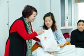Nghệ sĩ Trà My và những câu chuyện tình người ở bệnh viện Nghệ sĩ Trà My và những câu chuyện tình người ở bệnh viện