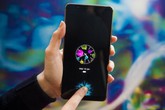 Smartphone có cảm biến vân tay dưới màn hình đầu tiên trên thế giới Smartphone có cảm biến vân tay dưới màn hình đầu tiên trên thế giới