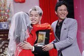 Hoài Linh cười ngất trước nét diễn ngây ngô của Đức Phúc Hoài Linh cười ngất trước nét diễn ngây ngô của Đức Phúc