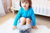 Con táo bón kéo dài, mẹ hối hận vì không biết cách này sớm hơn Con táo bón kéo dài, mẹ hối hận vì không biết cách này sớm hơn