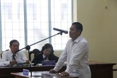 Sau 7 giờ xét xử, bị cáo nghi dâm ô khiến bé gái 13 tuổi tự tử vẫn quanh co chối tội Sau 7 giờ xét xử, bị cáo nghi dâm ô khiến bé gái 13 tuổi tự tử vẫn quanh co chối tội