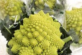 Dán mác hàng Nhật, cây súp lơ giá chát 250 ngàn đồng Dán mác hàng Nhật, cây súp lơ giá chát 250 ngàn đồng